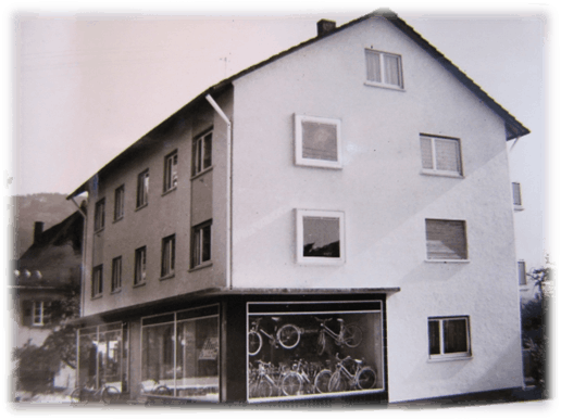 Neubau des Wohn- und Geschäftshauses